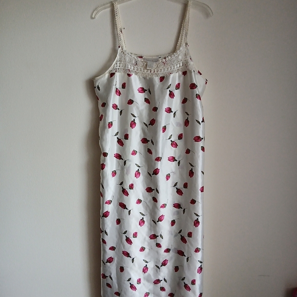 Intimate Essentials Size Large satin Red Rose print - Picture 4 of 11